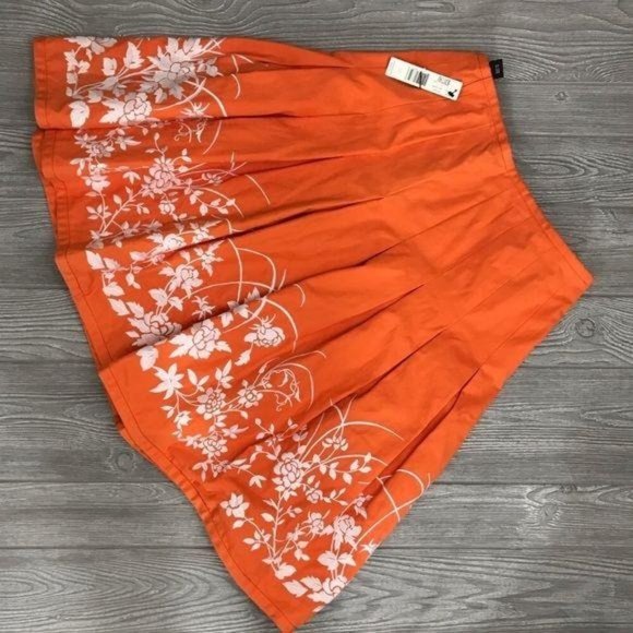 NWT Ellen Tracy floral orange & white print flower skirt flare